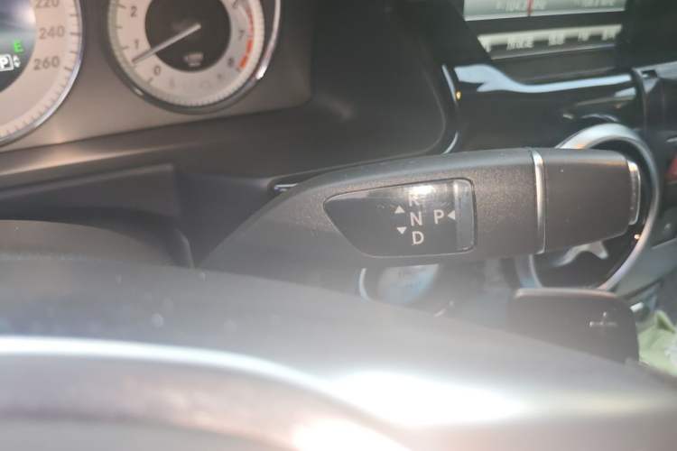 Used Mercedes-Benz GLK-Class 2015 GLK 300 4MATIC Luxury Ultimate Edition Gear Lever