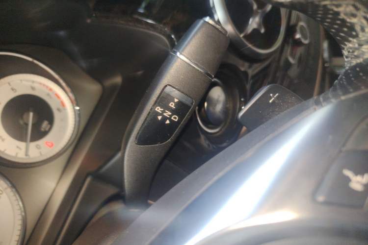 Used Mercedes-Benz GLK-Class 2015 GLK 300 4MATIC Luxury Ultimate Edition Gear Lever