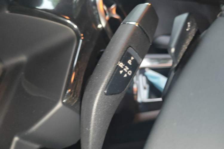 Used Mercedes-Benz GLK-Class 2015 GLK 300 4MATIC Luxury Ultimate Edition Gear Lever