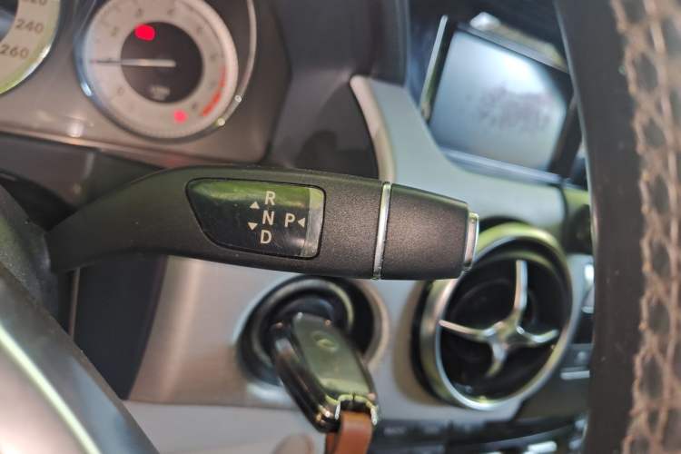 Used Mercedes-Benz GLK-Class 2015 GLK 260 4MATIC Dynamic Edition Ultimate Version Gear Lever