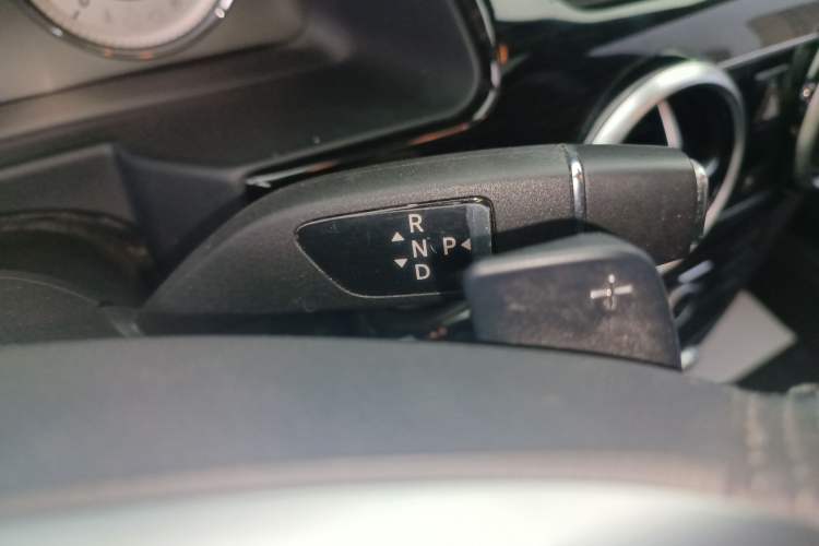 Used Mercedes-Benz GLK-Class 2015 GLK 300 4MATIC Luxury Ultimate Edition Gear Lever