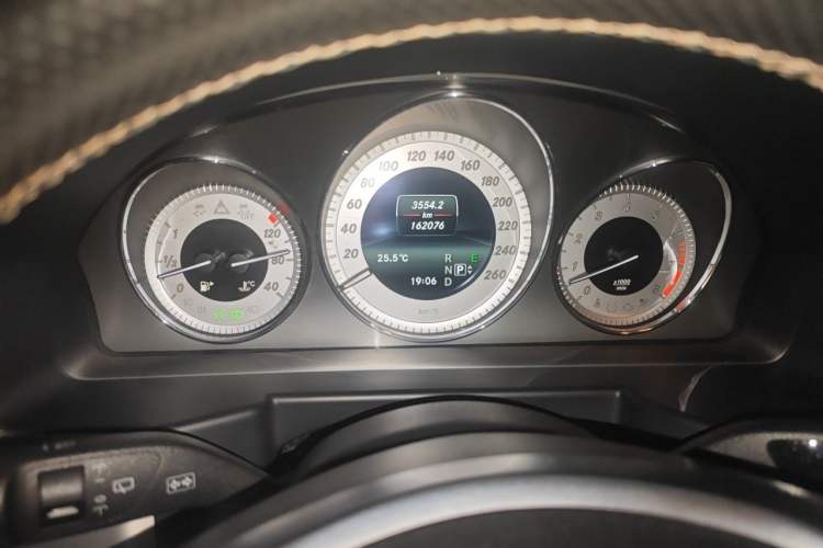 Used Mercedes-Benz GLK-Class 2015 GLK 300 4MATIC Fashion Edition Ultimate Version Instrument Cluster