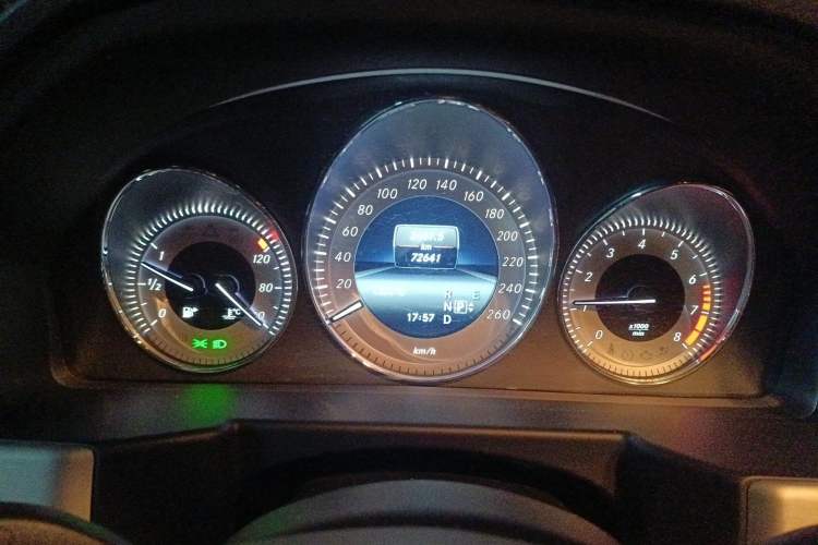 Used Mercedes-Benz GLK-Class 2015 GLK 300 4MATIC Fashion Edition Ultimate Version Instrument Cluster