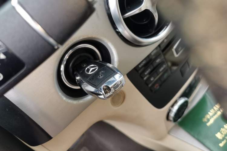 Used Mercedes-Benz GLK-Class 2015 GLK 260 4MATIC Dynamic Edition Ultimate Version Interior 1