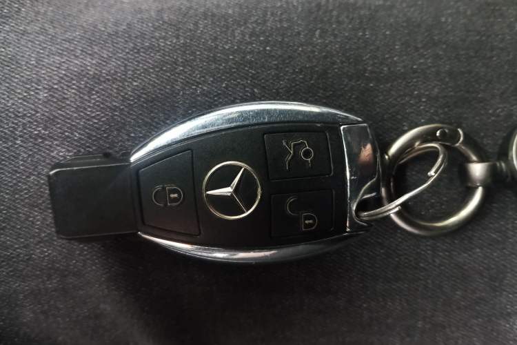 Used Mercedes-Benz GLK-Class 2015 GLK 300 4MATIC Fashion Edition Ultimate Version Interior 1