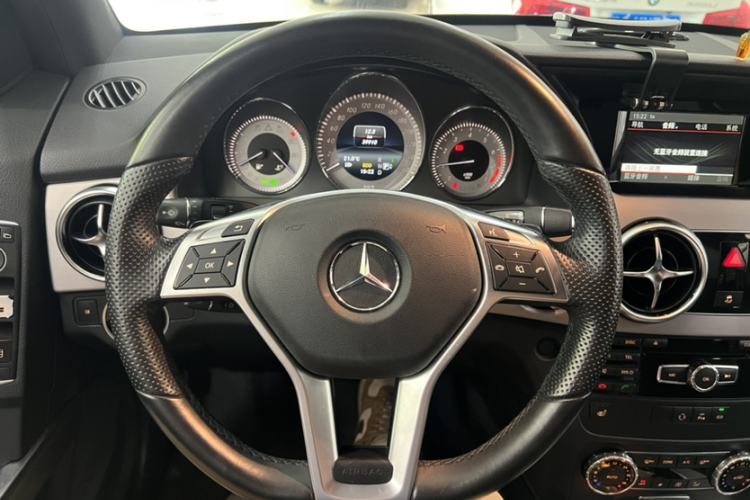 Used Mercedes-Benz GLK-Class 2015 GLK 260 4MATIC Fashion Edition Ultimate Version Interior 2