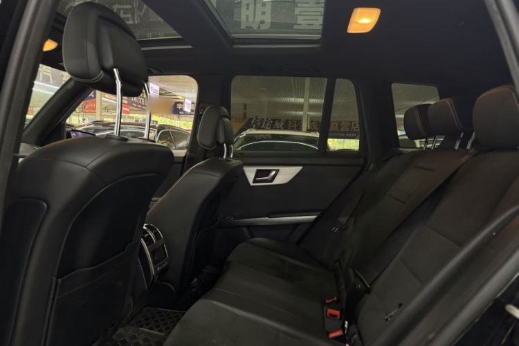 Used Mercedes-Benz GLK-Class 2015 GLK 260 4MATIC Fashion Edition Ultimate Version Interior 3