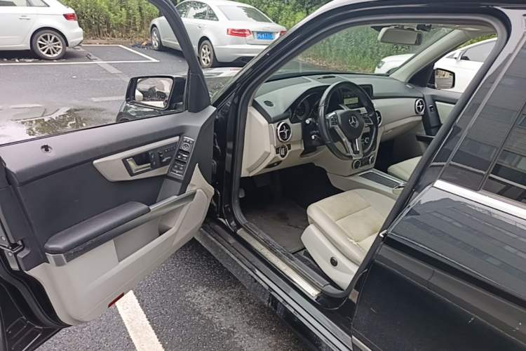 Used Mercedes-Benz GLK-Class 2015 GLK 260 4MATIC Dynamic Edition Ultimate Version Interior 3