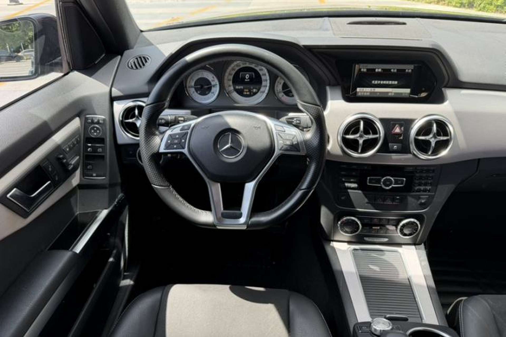 Used Mercedes-Benz GLK-Class 2015 GLK 260 4MATIC Fashion Edition Ultimate Version Interior 5