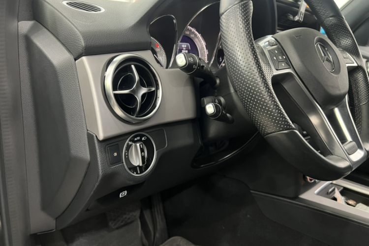Used Mercedes-Benz GLK-Class 2015 GLK 260 4MATIC Fashion Edition Ultimate Version Interior 9