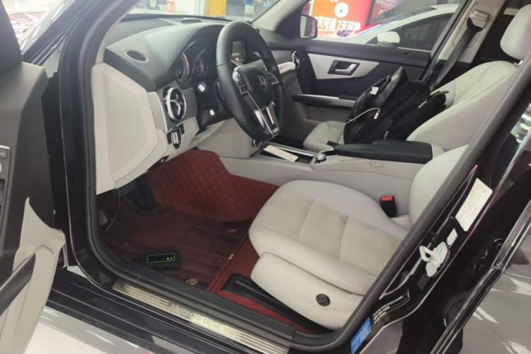 Used Mercedes-Benz GLK-Class 2015 GLK 260 4MATIC Dynamic Edition Ultimate Version Left Front Seat