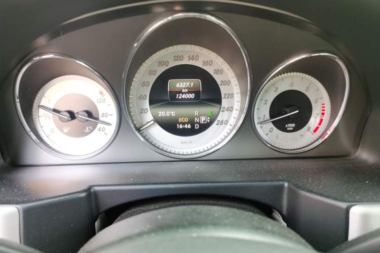 Used Mercedes-Benz GLK-Class 2015 GLK 260 4MATIC Fashion Edition Ultimate Version Odometer Close Up