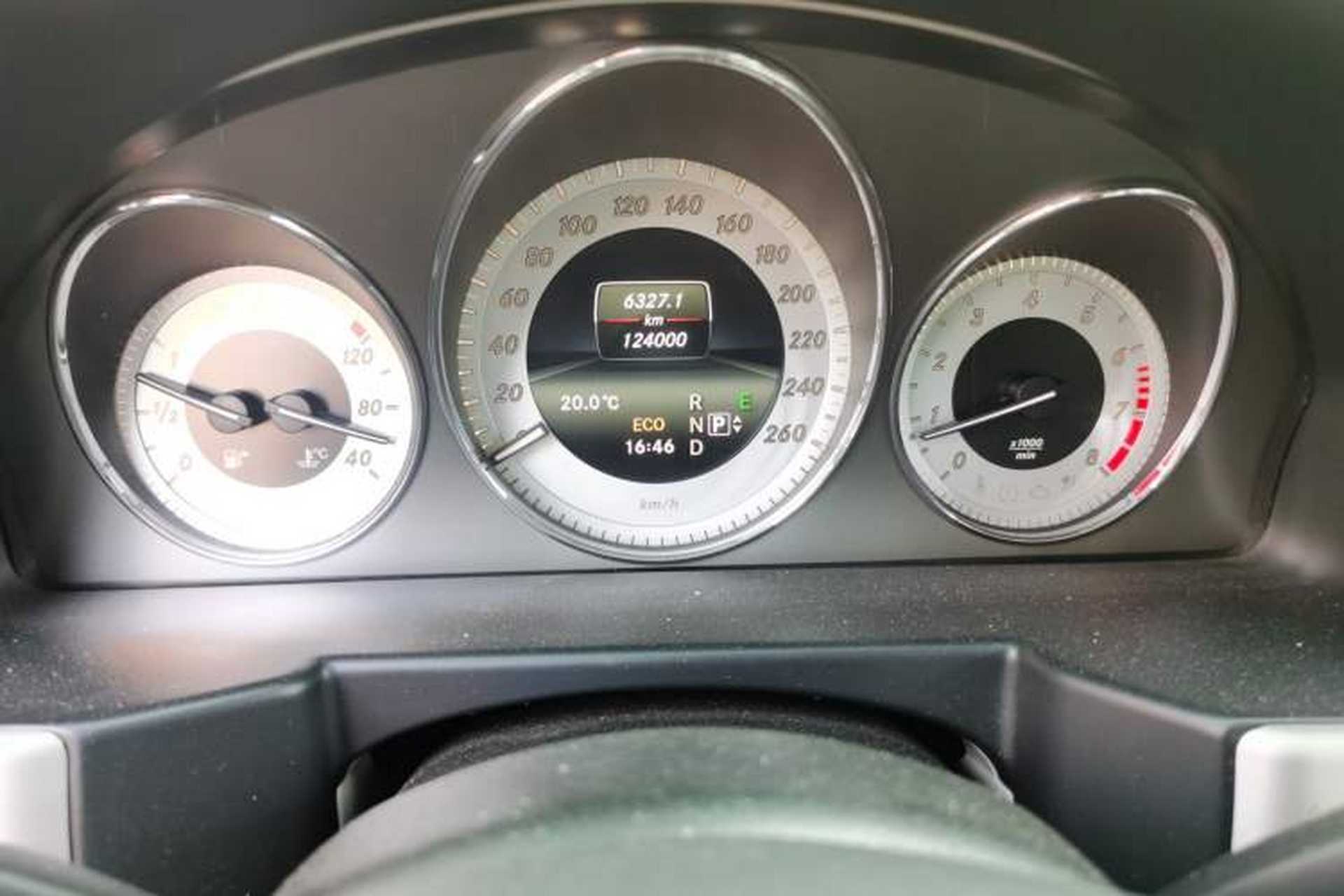 Used Mercedes-Benz GLK-Class 2015 GLK 260 4MATIC Fashion Edition Ultimate Version Odometer Close Up