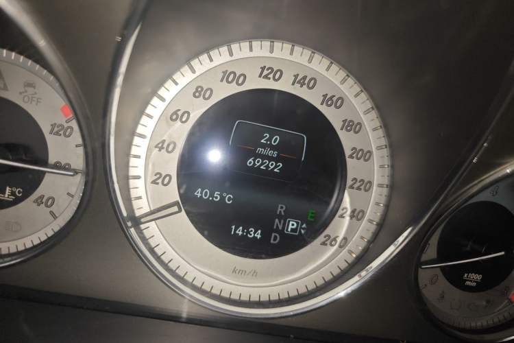 Used Mercedes-Benz GLK-Class 2015 GLK 300 4MATIC Fashion Edition Ultimate Version Odometer Close Up