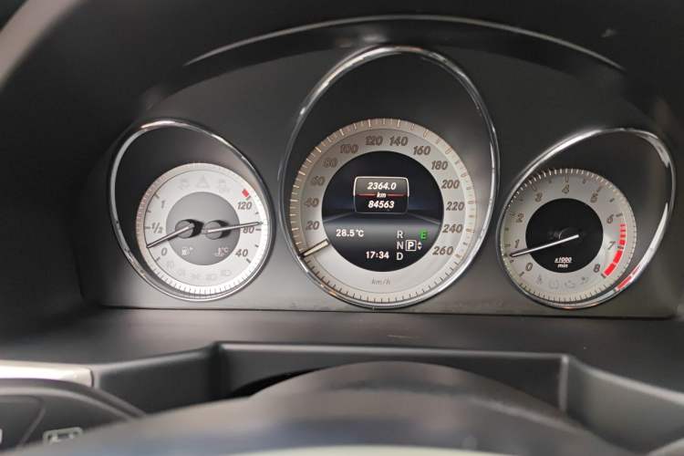 Used Mercedes-Benz GLK-Class 2015 GLK 260 4MATIC Fashion Edition Ultimate Version Odometer Close Up