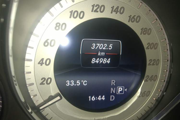 Used Mercedes-Benz GLK-Class 2015 GLK 260 4MATIC Fashion Edition Ultimate Version Odometer Close Up
