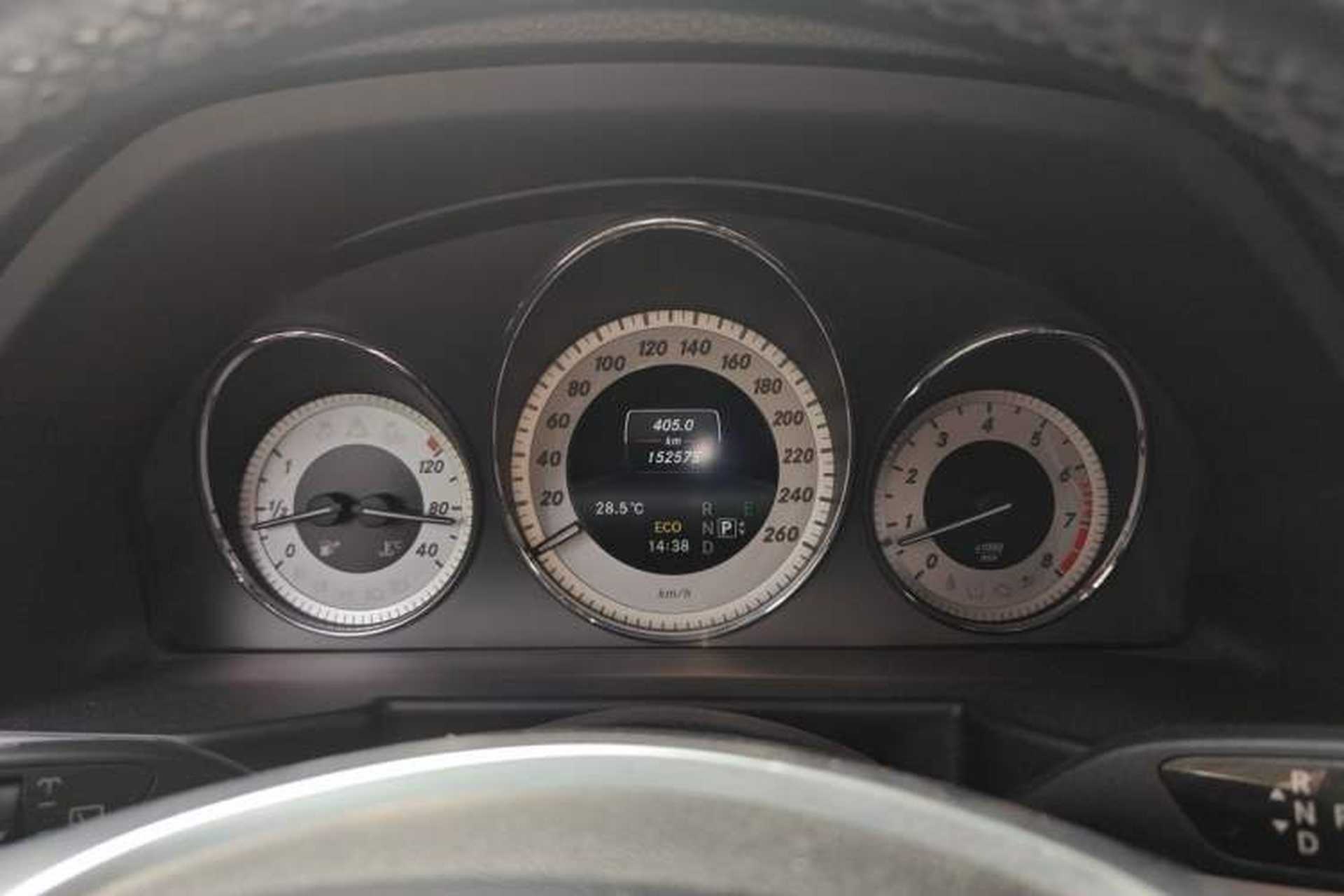 Used Mercedes-Benz GLK-Class 2015 GLK 260 4MATIC Dynamic Edition Ultimate Version Odometer Close Up