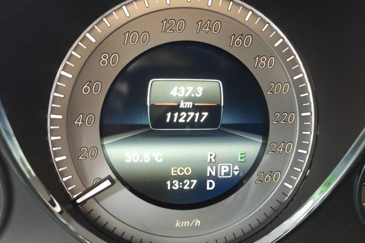 Used Mercedes-Benz GLK-Class 2015 GLK 260 4MATIC Dynamic Edition Ultimate Version Odometer Close Up