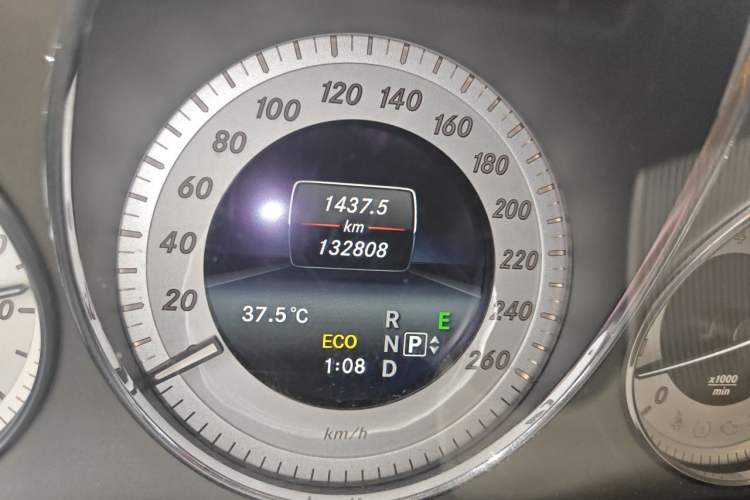 Used Mercedes-Benz GLK-Class 2015 GLK 260 4MATIC Dynamic Edition Ultimate Version Odometer Close Up