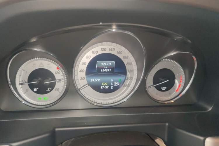 Used Mercedes-Benz GLK-Class 2015 GLK 260 4MATIC Dynamic Edition Ultimate Version Odometer Close Up
