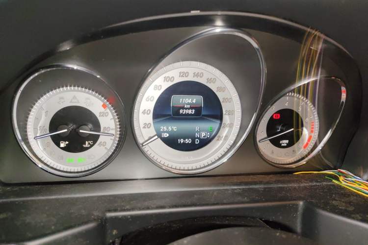 Used Mercedes-Benz GLK-Class 2015 GLK 300 4MATIC Fashion Edition Ultimate Version Odometer Close Up