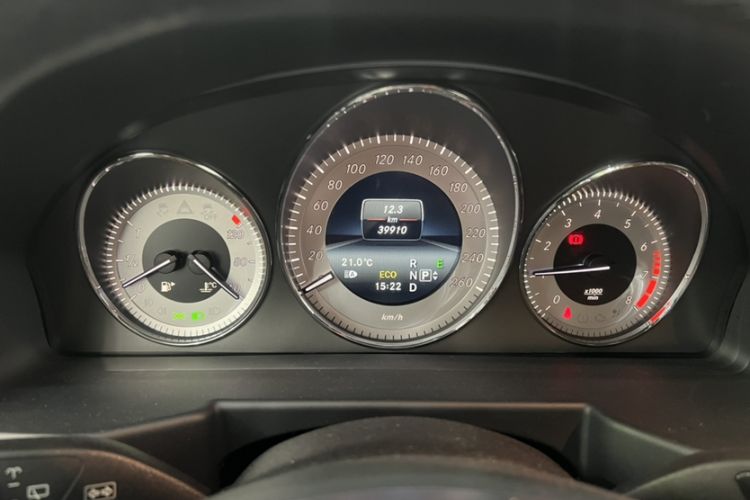 Used Mercedes-Benz GLK-Class 2015 GLK 260 4MATIC Fashion Edition Ultimate Version Odometer Close Up