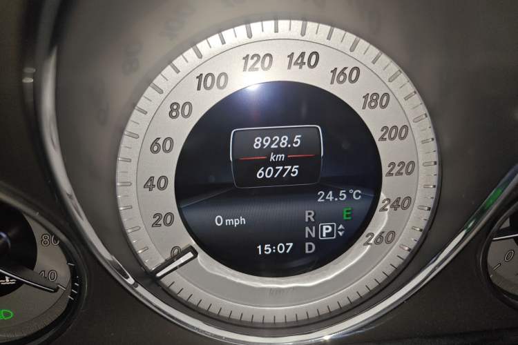 Used Mercedes-Benz GLK-Class 2015 GLK 300 4MATIC Luxury Ultimate Edition Odometer Close Up