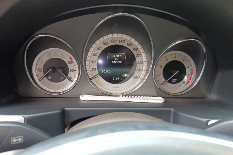 Used Mercedes-Benz GLK-Class 2015 GLK 260 4MATIC Dynamic Edition Ultimate Version Odometer Close Up