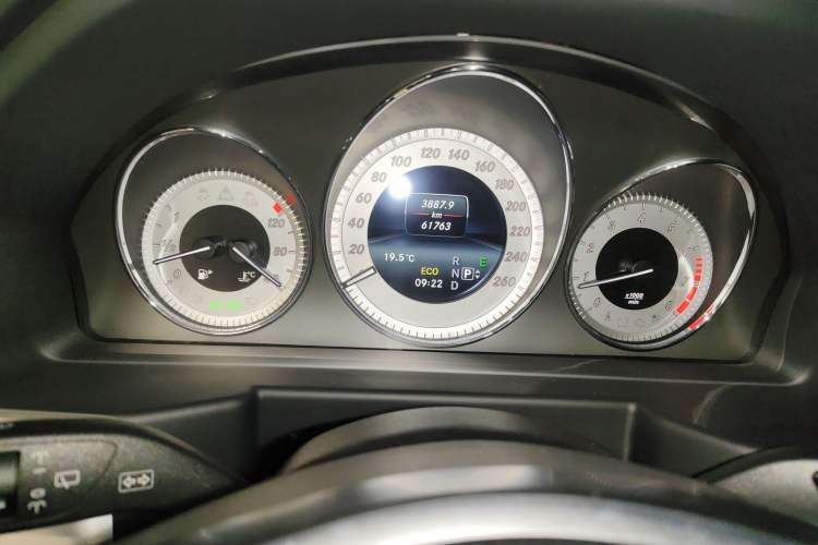 Used Mercedes-Benz GLK-Class 2015 GLK 260 4MATIC Fashion Edition Ultimate Version Odometer Close Up