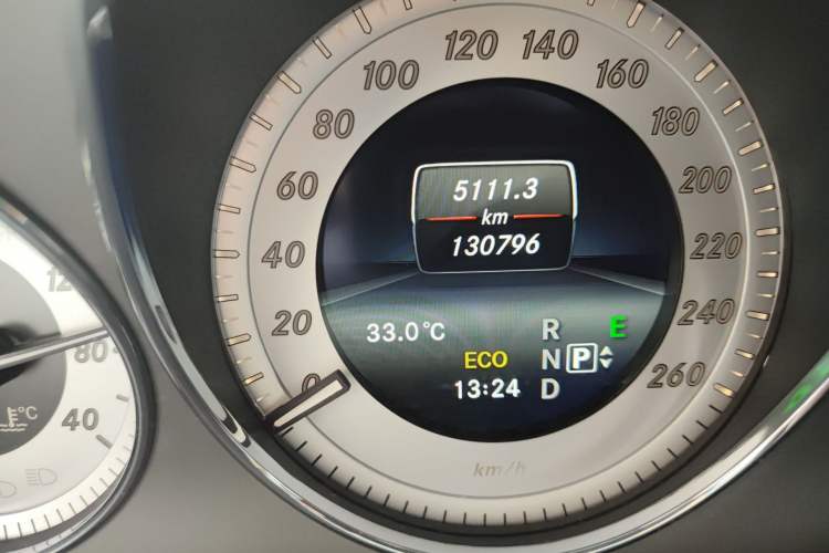 Used Mercedes-Benz GLK-Class 2015 GLK 260 4MATIC Dynamic Edition Ultimate Version Odometer Close Up