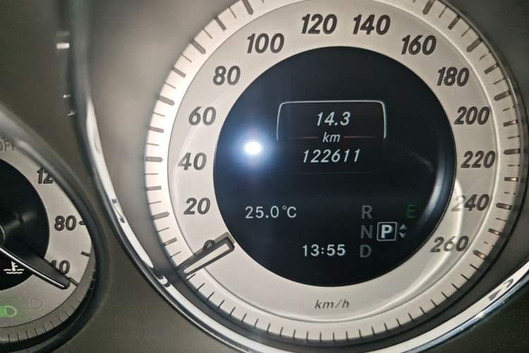 Used Mercedes-Benz GLK-Class 2015 GLK 300 4MATIC Fashion Edition Ultimate Version Odometer Close Up