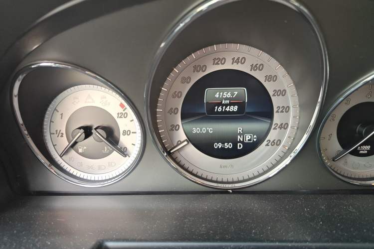 Used Mercedes-Benz GLK-Class 2015 GLK 260 4MATIC Dynamic Edition Ultimate Version Odometer Close Up