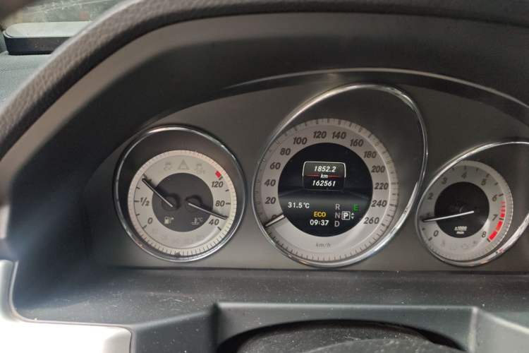 Used Mercedes-Benz GLK-Class 2015 GLK 260 4MATIC Dynamic Edition Ultimate Version Odometer Close Up