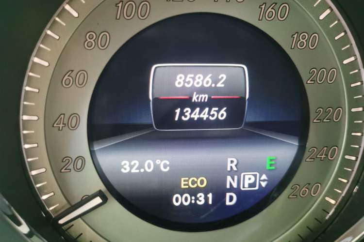 Used Mercedes-Benz GLK-Class 2015 GLK 260 4MATIC Dynamic Edition Ultimate Version Odometer Close Up