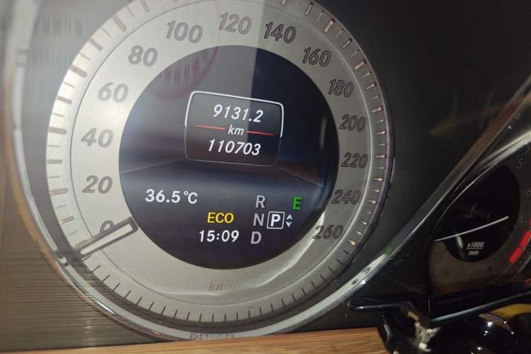 Used Mercedes-Benz GLK-Class 2015 GLK 260 4MATIC Fashion Edition Ultimate Version Odometer Close Up