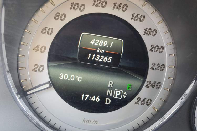 Used Mercedes-Benz GLK-Class 2015 GLK 260 4MATIC Dynamic Edition Ultimate Version Odometer Close Up