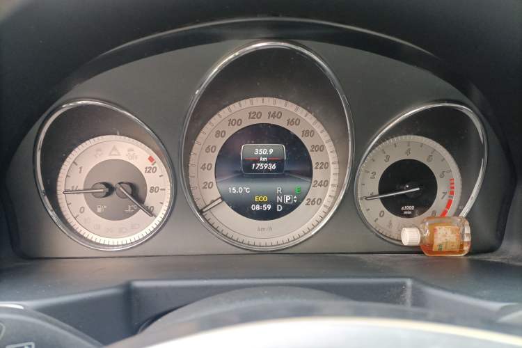 Used Mercedes-Benz GLK-Class 2015 GLK 260 4MATIC Dynamic Edition Ultimate Version Odometer Close Up