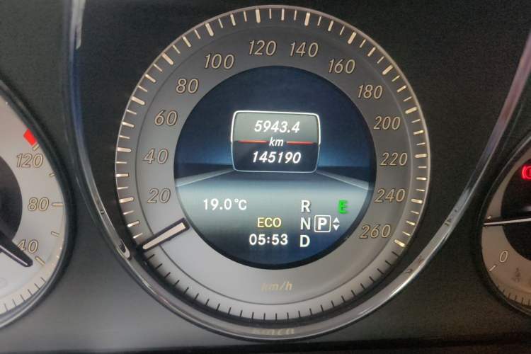 Used Mercedes-Benz GLK-Class 2015 GLK 260 4MATIC Fashion Edition Ultimate Version Odometer Close Up