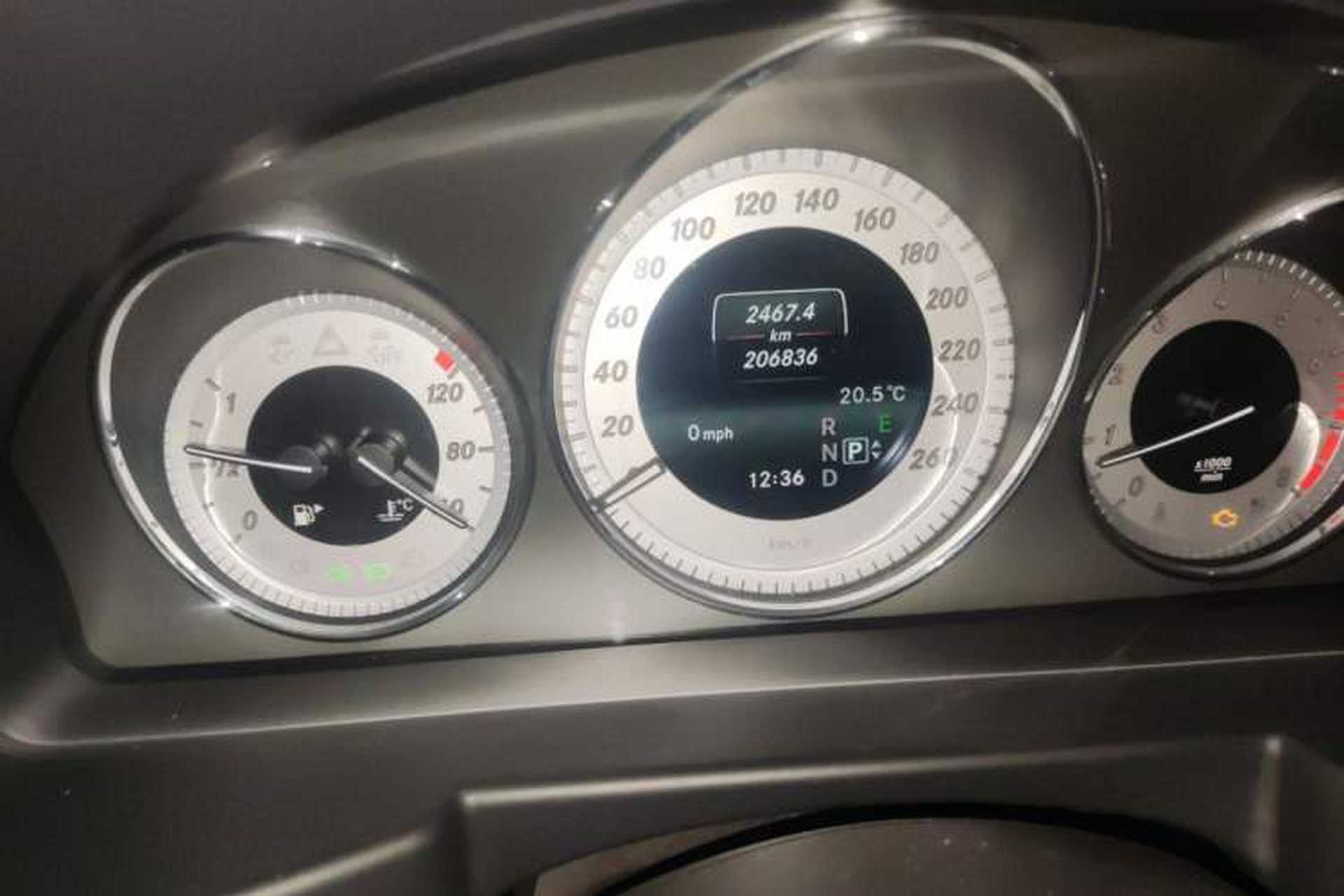 Used Mercedes-Benz GLK-Class 2015 GLK 300 4MATIC Luxury Ultimate Edition Odometer Close Up