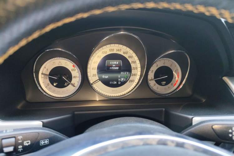 Used Mercedes-Benz GLK-Class 2015 GLK 300 4MATIC Fashion Edition Ultimate Version Odometer Close Up