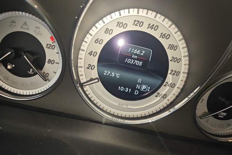 Used Mercedes-Benz GLK-Class 2015 GLK 260 4MATIC Dynamic Edition Ultimate Version Odometer Close Up