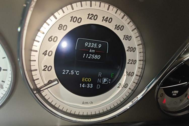 Used Mercedes-Benz GLK-Class 2015 GLK 260 4MATIC Fashion Edition Ultimate Version Odometer Close Up