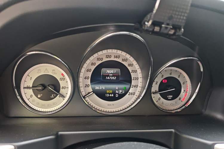 Used Mercedes-Benz GLK-Class 2015 GLK 260 4MATIC Dynamic Edition Ultimate Version Odometer Close Up