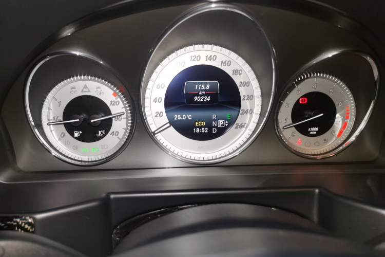 Used Mercedes-Benz GLK-Class 2015 GLK 260 4MATIC Dynamic Edition Ultimate Version Odometer Close Up
