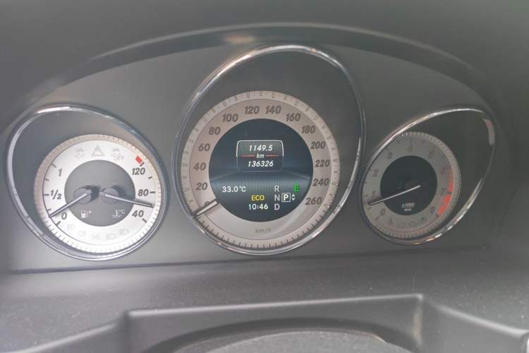 Used Mercedes-Benz GLK-Class 2015 GLK 260 4MATIC Dynamic Edition Ultimate Version Odometer Close Up