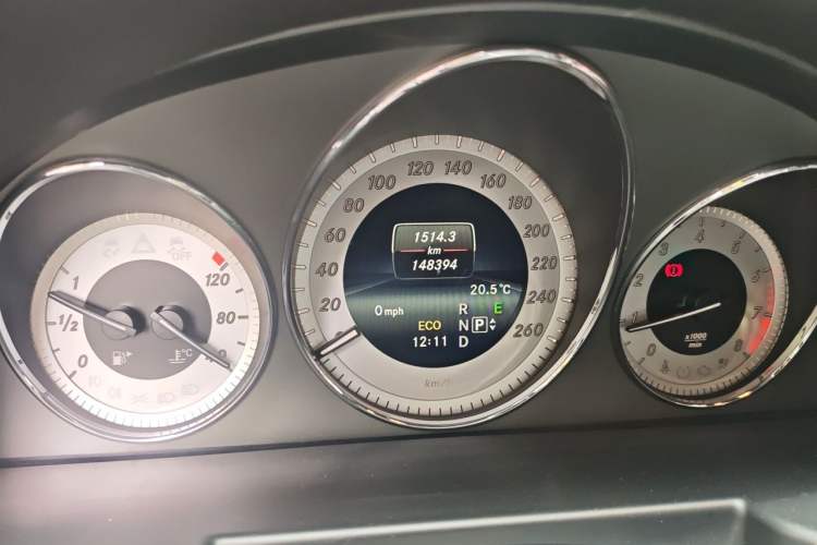 Used Mercedes-Benz GLK-Class 2015 GLK 260 4MATIC Fashion Edition Ultimate Version Odometer Close Up