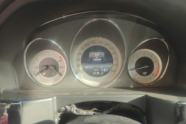 Used Mercedes-Benz GLK-Class 2015 GLK 260 4MATIC Dynamic Edition Ultimate Version Odometer Close Up