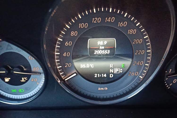 Used Mercedes-Benz GLK-Class 2015 GLK 260 4MATIC Dynamic Edition Ultimate Version Odometer Close Up