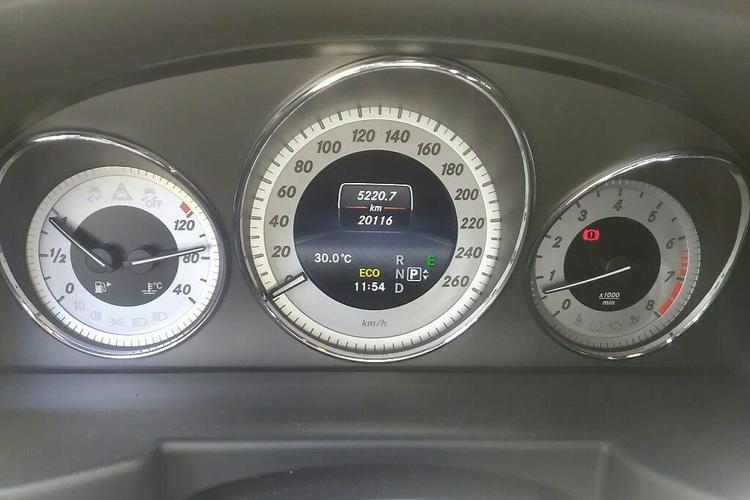 Used Mercedes-Benz GLK-Class 2015 GLK 260 4MATIC Dynamic Edition Ultimate Version Odometer Close Up