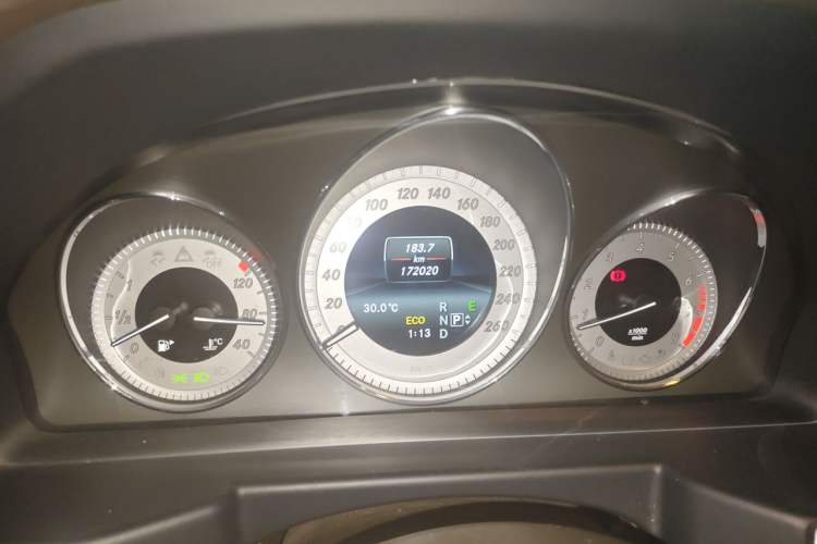 Used Mercedes-Benz GLK-Class 2015 GLK 260 4MATIC Fashion Edition Ultimate Version Odometer Close Up